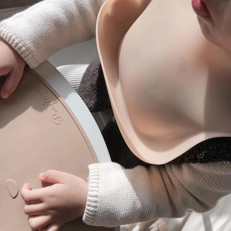 Babador de Silicone Ajustável com Pega Migalhas - Infinito do Amor